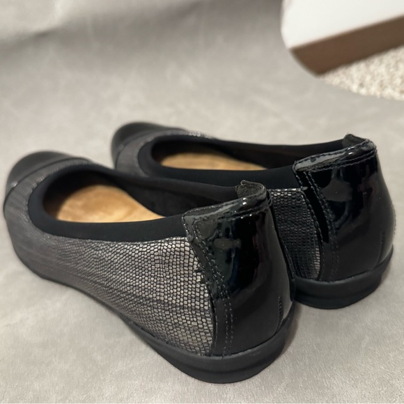 Clarks Women’s Ballet Flats | Black Patent Cap Toe Comfort Shoes | Size US 9 - Picture 6 of 9